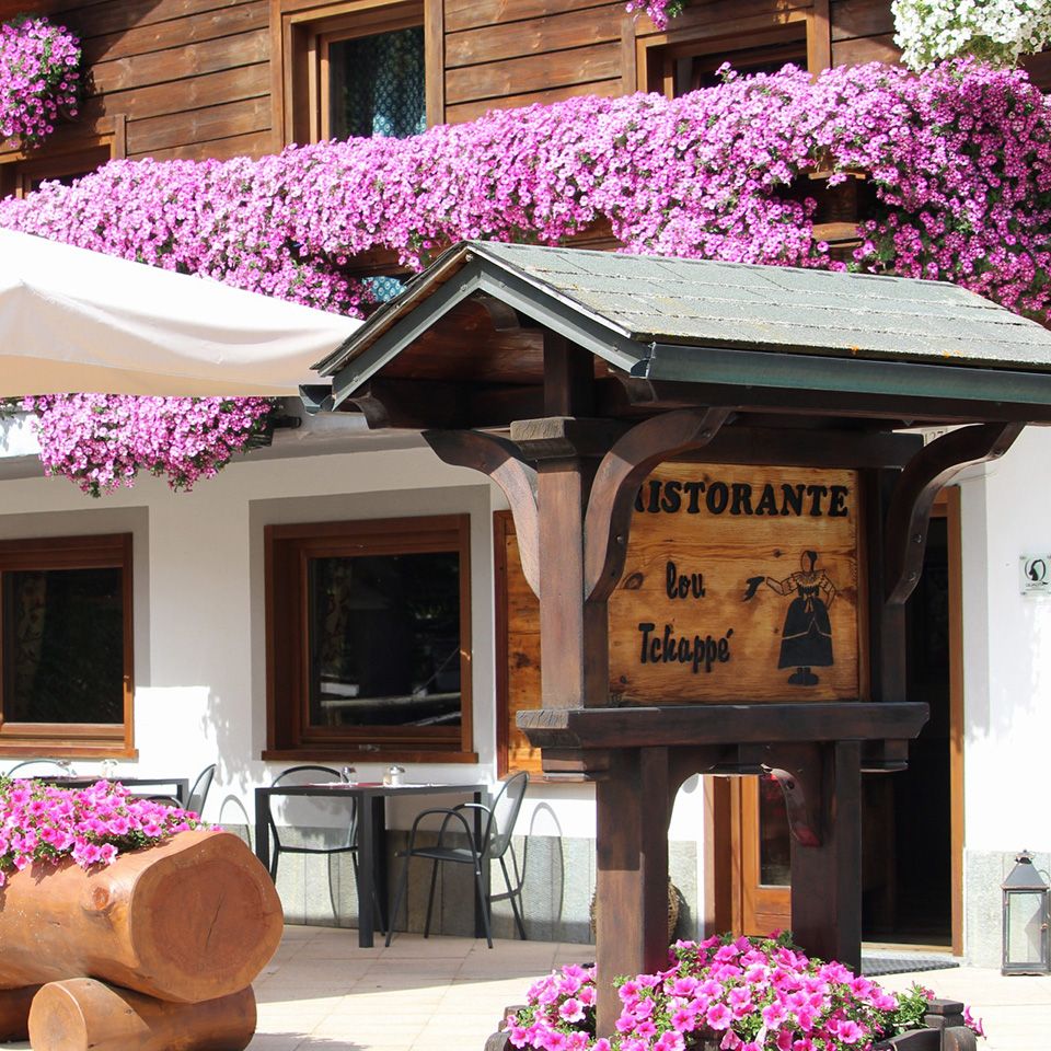 Insegna del Ristorante Lou Tchappe a Lillaz, frazione di Cogne